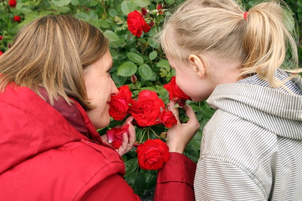 mother and daughter 