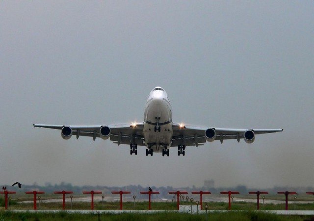 800px-lahore-pia-747-takeoff-80375