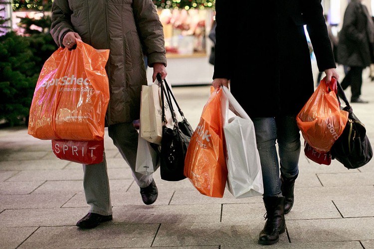 Retailers Hope For Strong Christmas Shopping Season