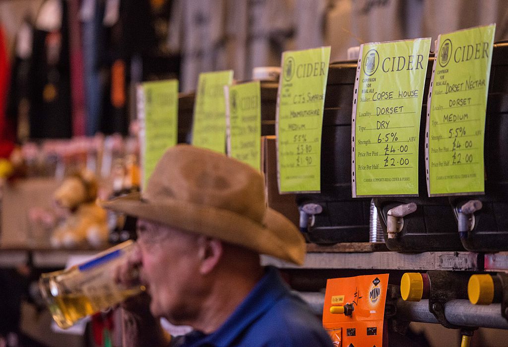 Man in cowboy hat drinking beer