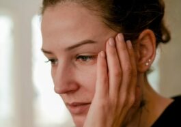 a person with the hand on the face