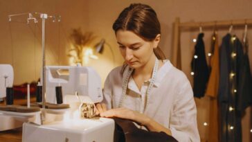 How A Creative Mom Built A $15,000 Monthly Shop On Etsy