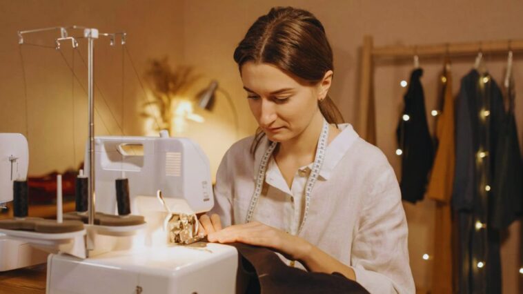 How A Creative Mom Built A $15,000 Monthly Shop On Etsy