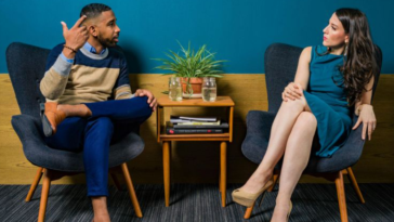 10 Phrases That Reveal When Someone's Being Completely Fake