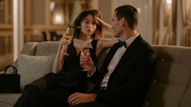 10 Silent Red Flags That Reveal He's Deeply Emotionally Unavailable