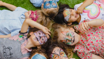 12 Old-School Family Rules from the '60s That Raised Kids With Better Manners Than Today