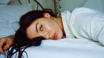 12 Quiet Habits People Develop When They Never Felt Truly Loved as Kids