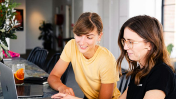 13 Cringey Work Phrases That Secretly Make You Sound Out of Touch