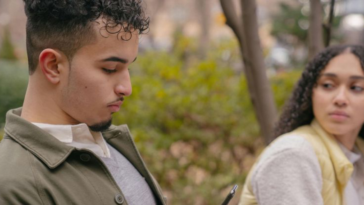 15 Warning Signs That Scream "Run!"—But Somehow Still Get Romanticized