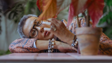 7 Signs You're Secretly Afraid Everyone You Love Will Leave You