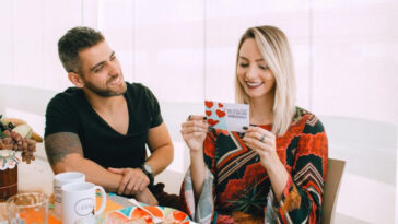 10 Small Gestures That Deepen a Relationship Instantly
