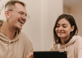 12 Behaviors That Reveal Someone Is Truly Comfortable Around You