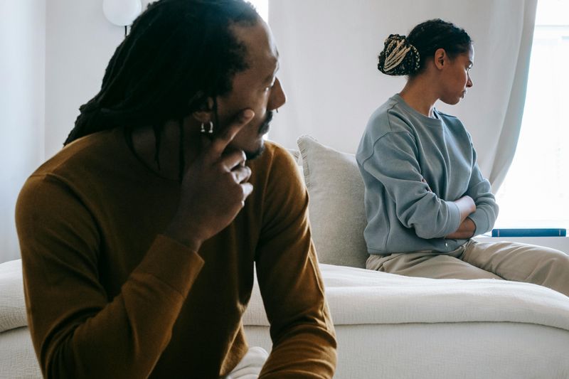 10 Small Relationship Habits Psychologists Warn Will Slowly Destroy Love