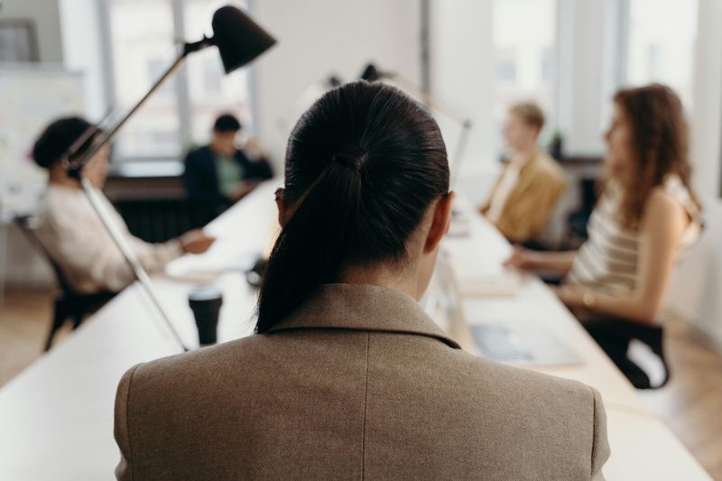 12 Red Flags That Reveal You're Dealing With a Narcissist at Work