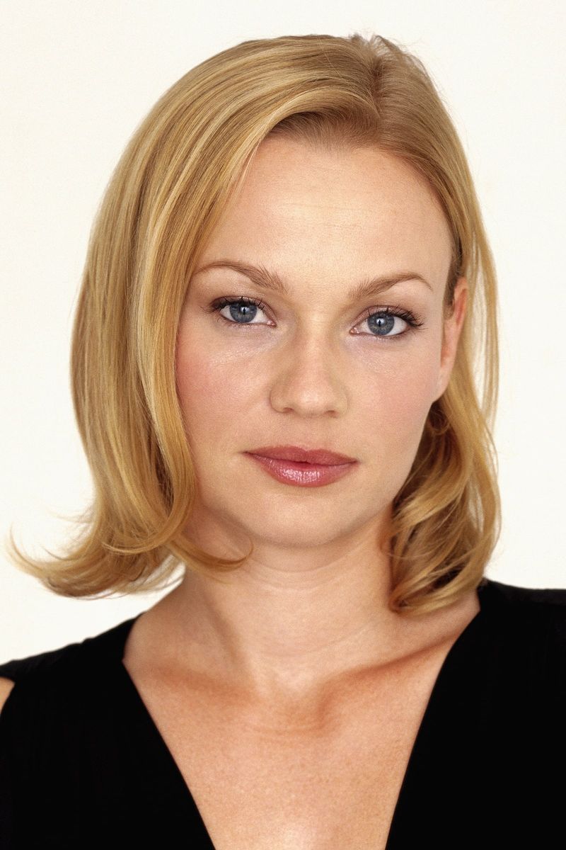 Samantha Mathis: Versatility Across King's Landscapes