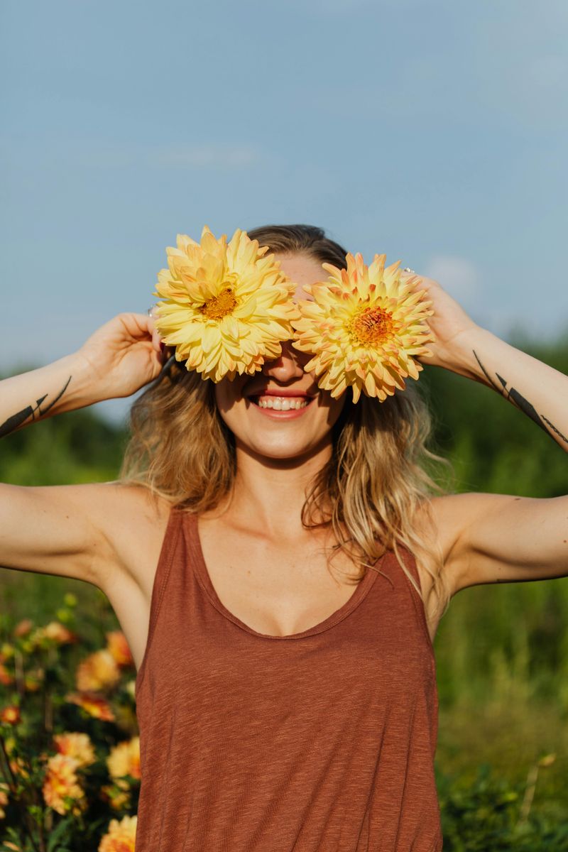 11 Clear Signs You Truly Have a Beautiful Heart and Mind