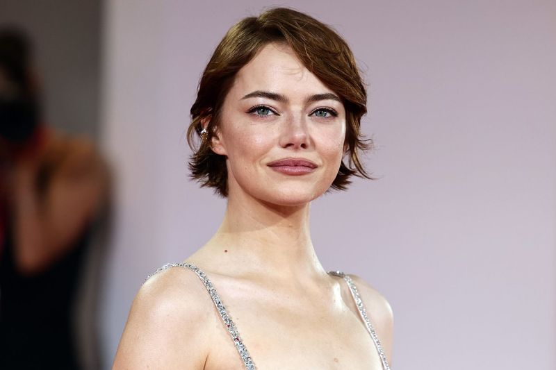 16 Celebrities Who Proudly Show Off Their Natural Freckles On Camera