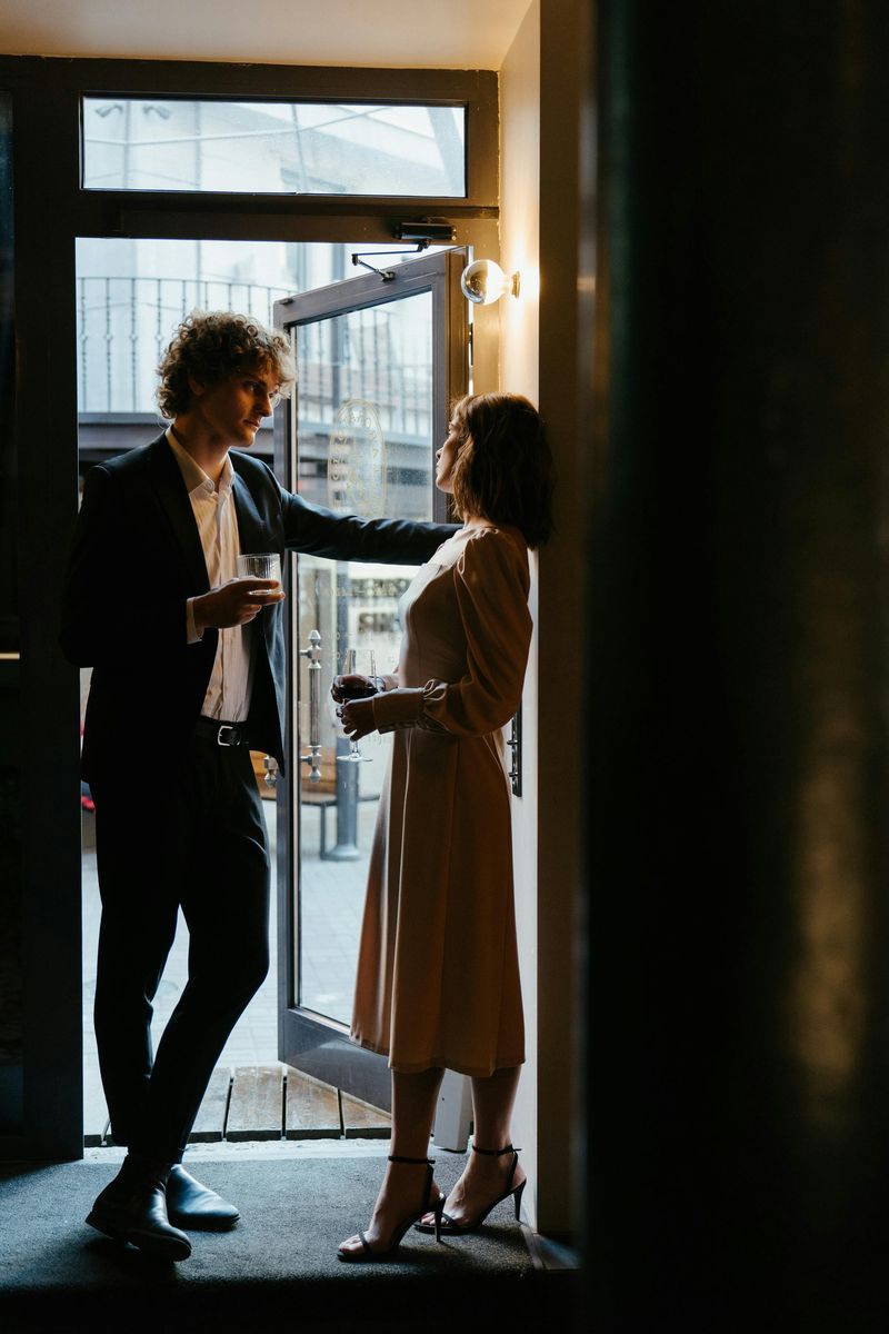 10 Subtle Signs She's Just Not Interested (But Won't Say It Out Loud)