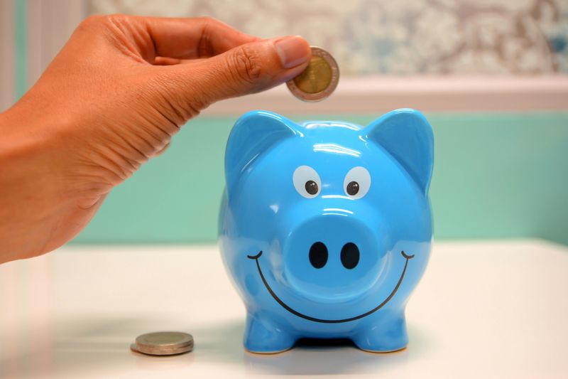 10 Clever Habits That Save Families Thousands Every Year