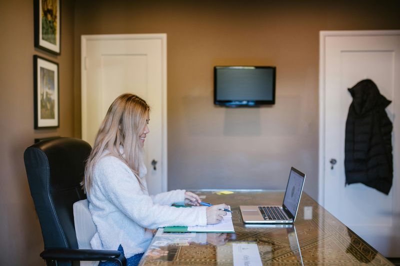13 Honest Reasons Gen X Wants More Than the 9-to-5 Routine
