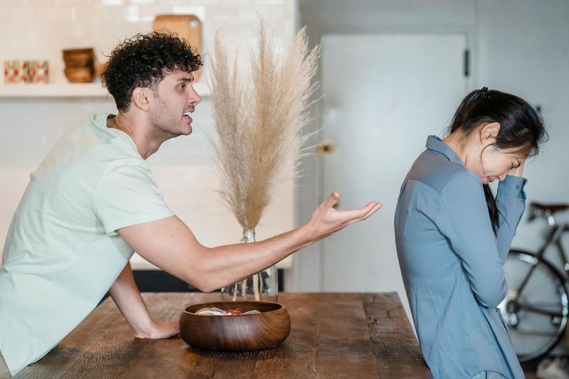 12 Signs You're Dating a Narcissistic Man Without Realizing It