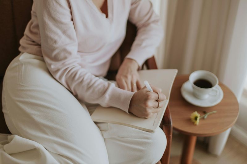 15 Strange Little Habits People Rely On for Comfort