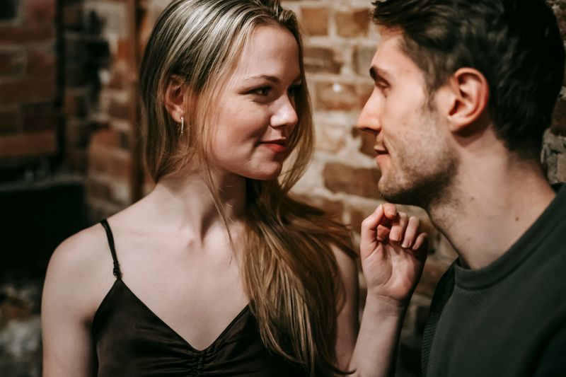 12 Habits That Make You Hard to Date (Even If You Mean Well)