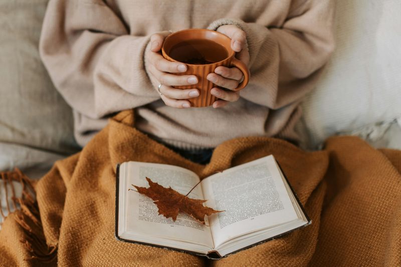 12 Cozy Habits That Instantly Make Fall Feel Magical