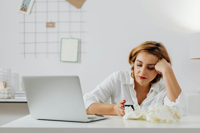 Psychologists Reveal 11 Common Habits That Secretly Keep You Miserable