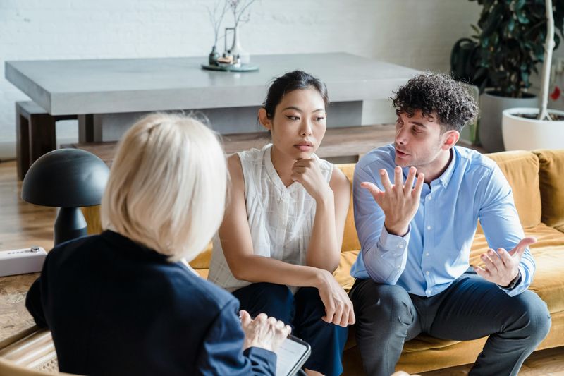 Psychologists Reveal 10 Signs You're Talking to a High-Level Liar