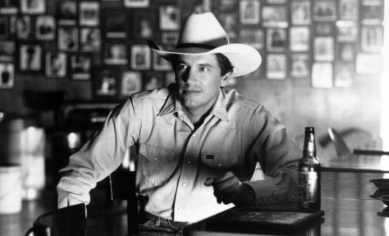 13 Country Legends Who Broke Into Pop Without Losing Their Roots