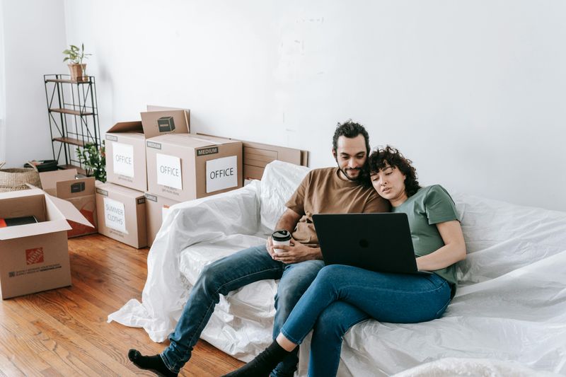 17 Harsh Truths About Moving In Together No One Warns You About