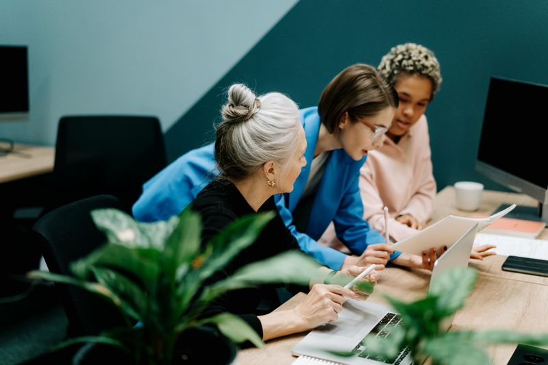10 Traits That Explain Why Nobody Likes Their Gen X Coworkers