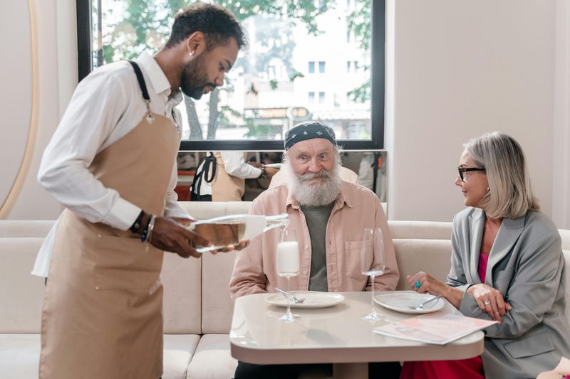 Red Flag or Green Flag? 13 Tiny Actions That Tell You a Lot About Someone