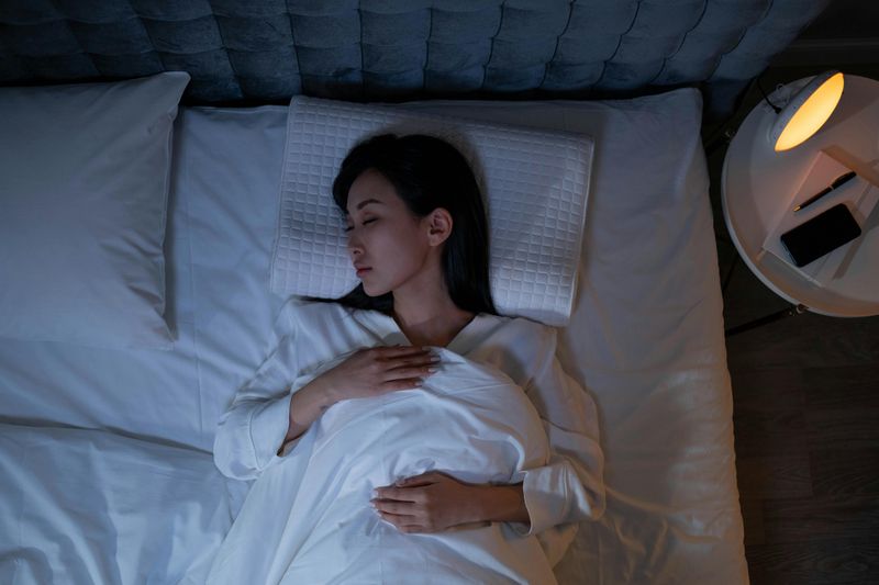 People Who Sleep Fast Always Do These 10 Things Before Bed