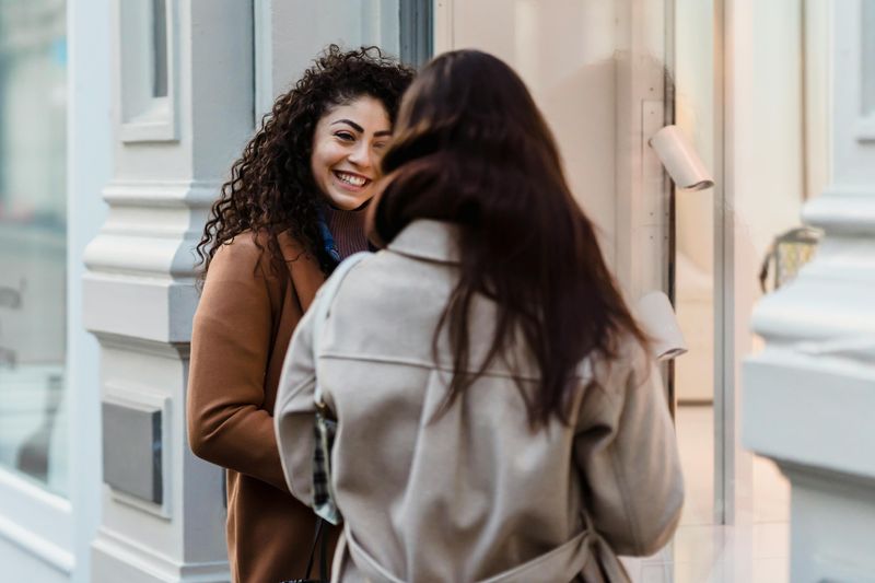 13 Subtle Behaviors That Instantly Make Women Appear Strong and Confident