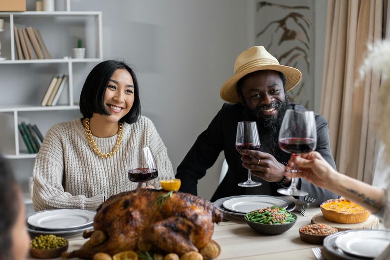 10 Simple Tips to Help You Impress His Family This Thanksgiving