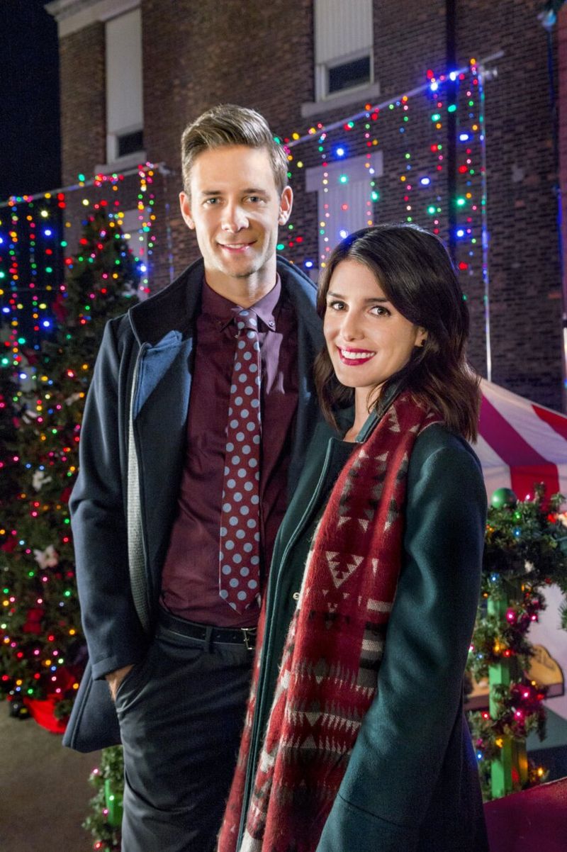 Shenae Grimes-Beech & Steve Lund (Christmas Incorporated)