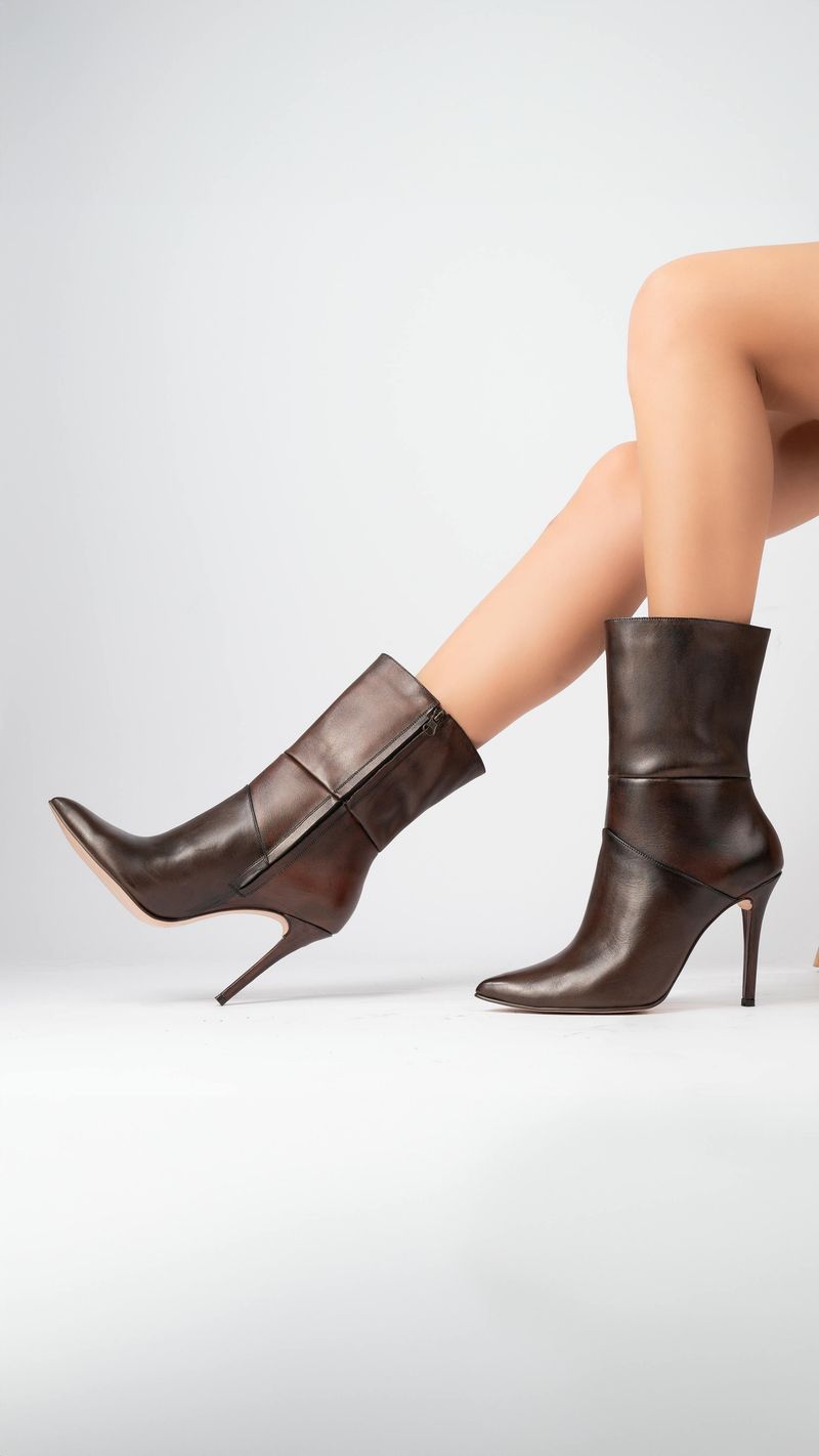 10 Timeless Essentials Frugal Women Buy Once and Rely on for Years