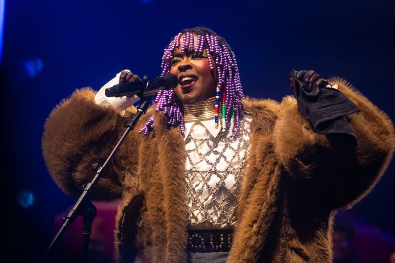 Killing Me Softly with His Song – The Fugees / Lauryn Hill