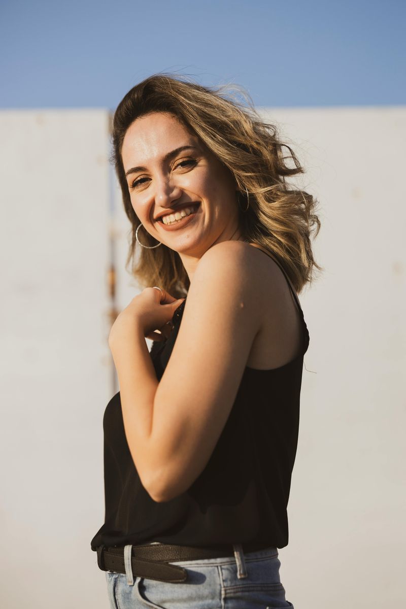 She Carries Confidence Without Arrogance