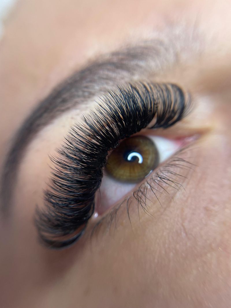False Eyelashes That Are Too Dramatic