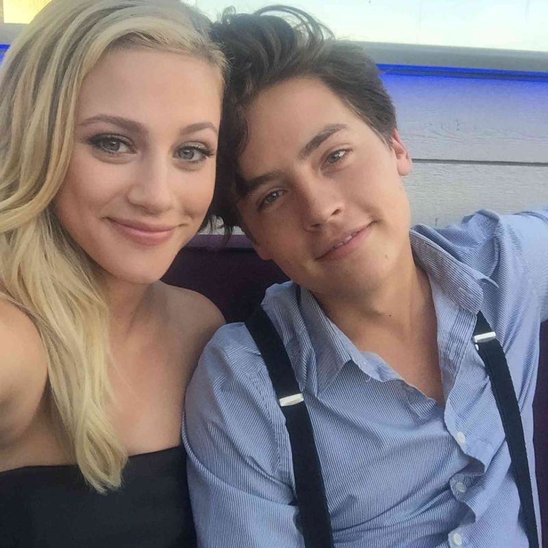 Lili Reinhart & Cole Sprouse – Riverdale