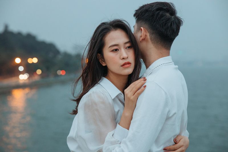 If She Stops Doing These 12 Things, She's Emotionally Checked Out