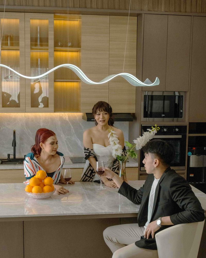 He Name-Drops or Brags Around You