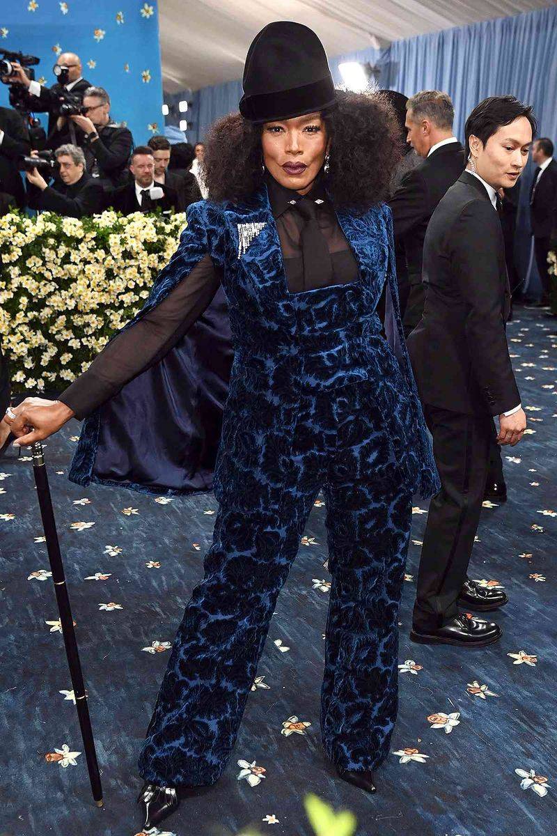 Angela Bassett 