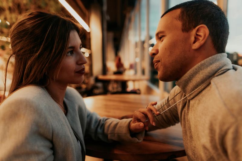 They Maintain Warm, Consistent Eye Contact