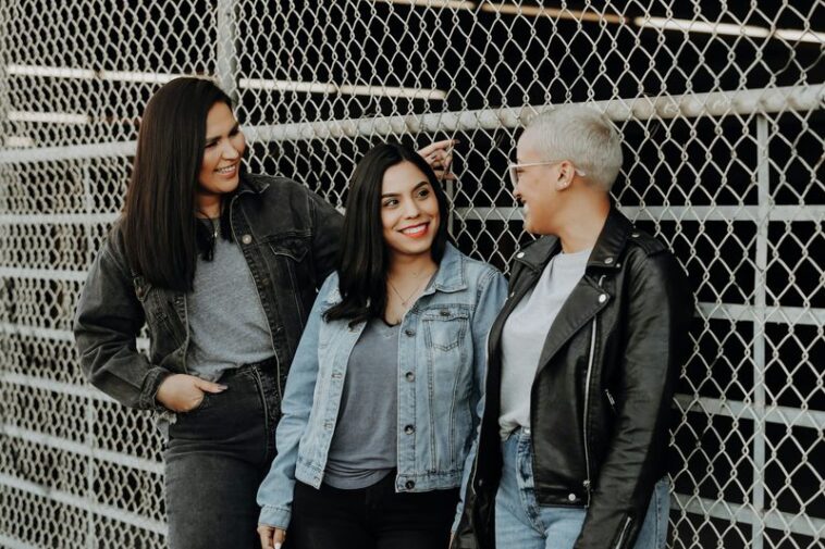 11 Red Flags That the People Around You Are Holding You Back
