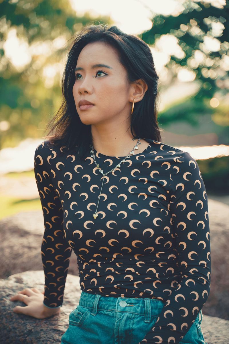 She Compares Without Saying She's Comparing