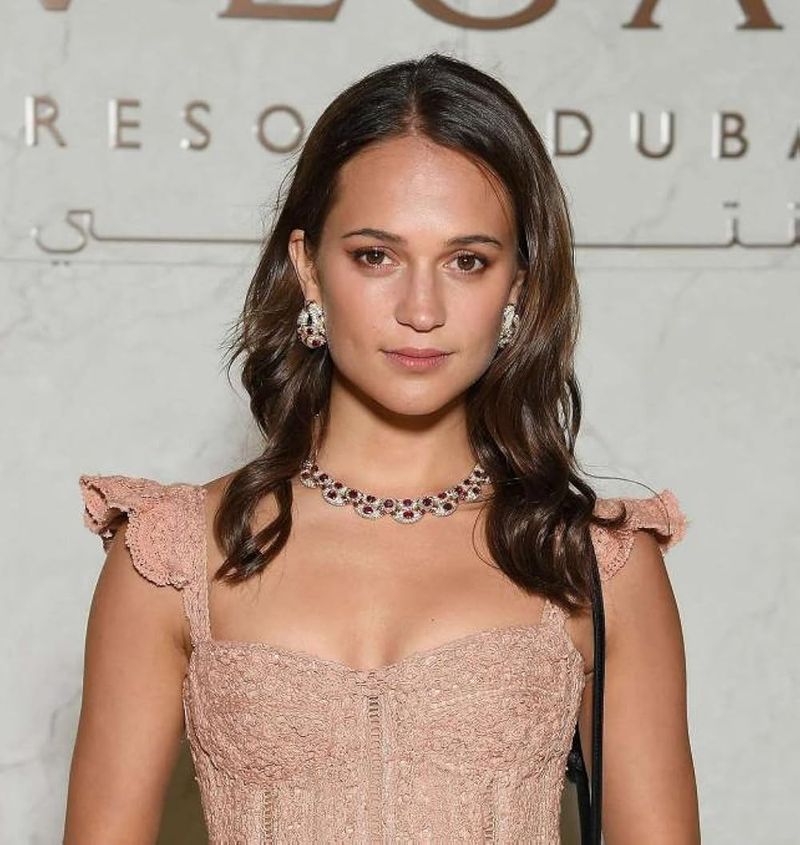 Alicia Vikander (37)